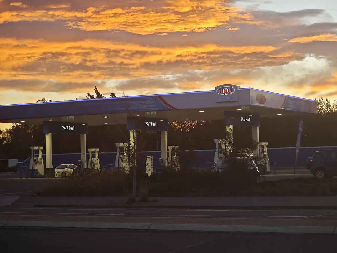 gas station canopy light lighting NPD gas station at australia 21_1280_960