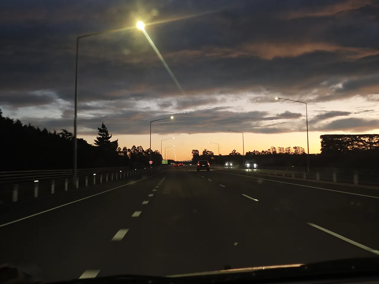 led Street light light up NEW ZEALAND's city motorway 1_1280_960